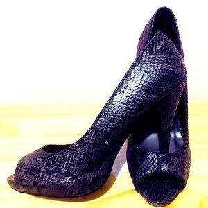 Elegant like new open toe heels